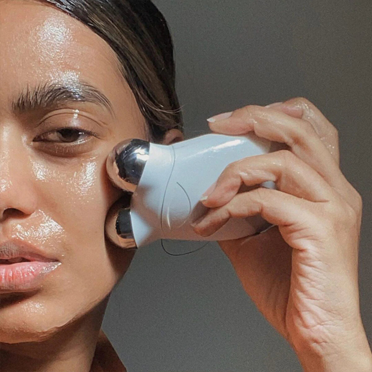 HiFace Aparat cu Microcurent pentru Remodelare, Lifting Facial si Intinerirea Pielii